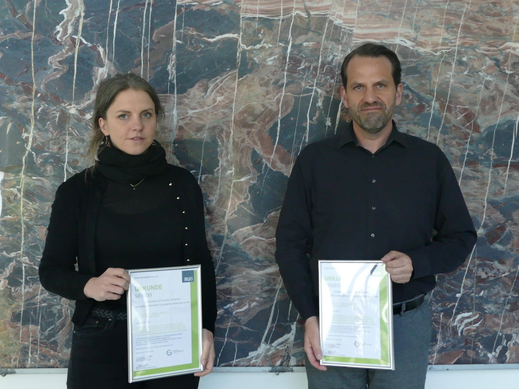 5x5000 Gewinner*innen: Prof. Dr. Tobias Backers und Dr. Mandy Duda.