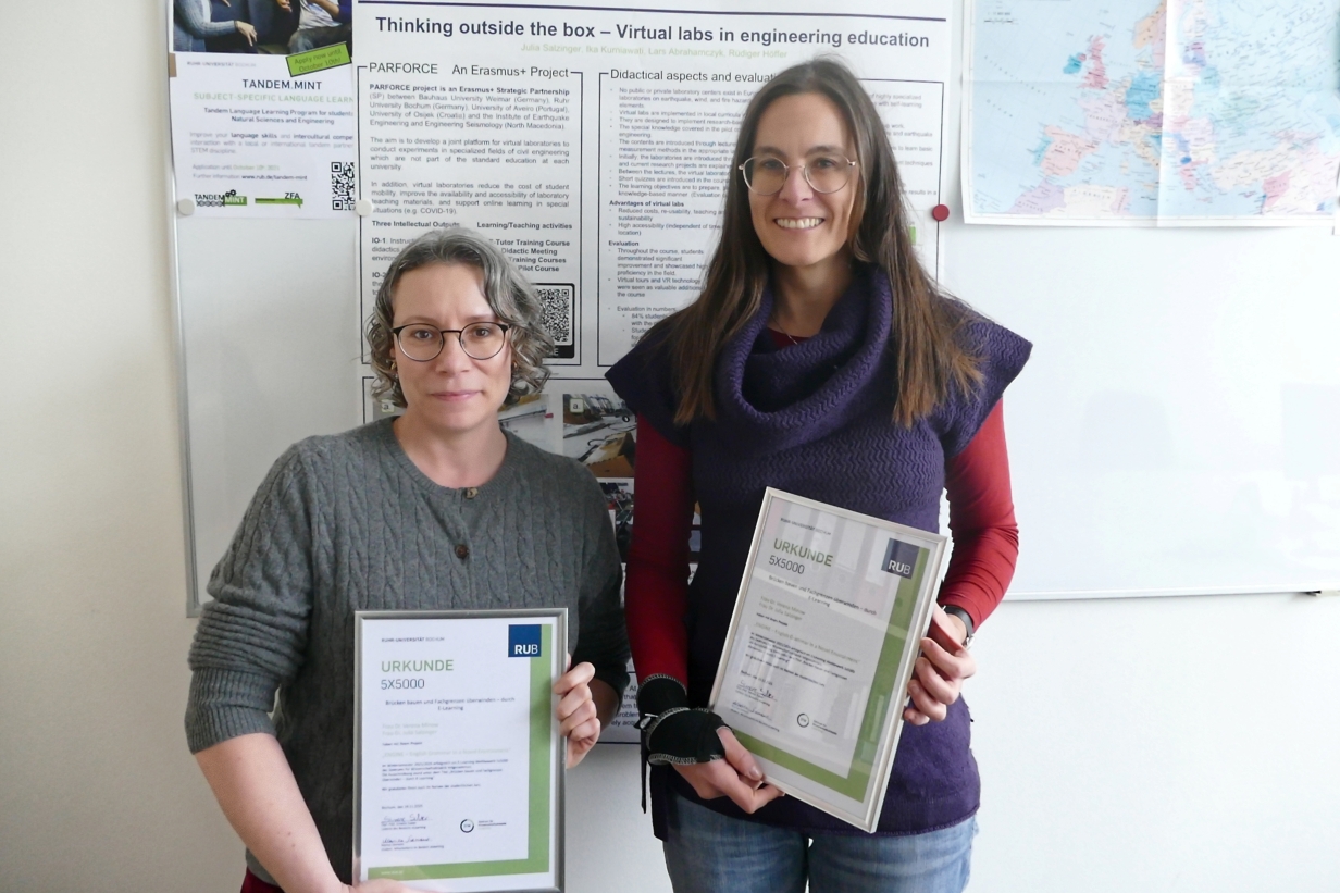 Dr. Verena Minow und Dr. Julia Salzinger aus der Fakultät für Philologie