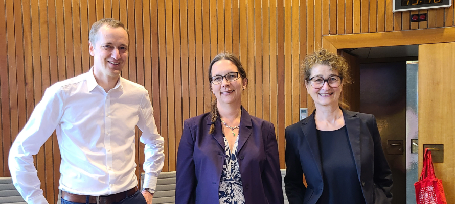 Peter Salden, Iris Neiske und Claudia de Witt im Sitzungssaal