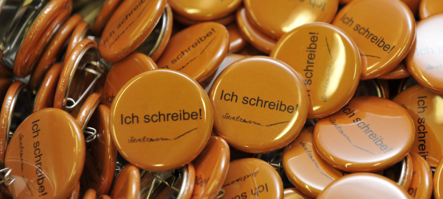 Vielle Buttons in orange mit der Aufschrift: Ich schreibe!